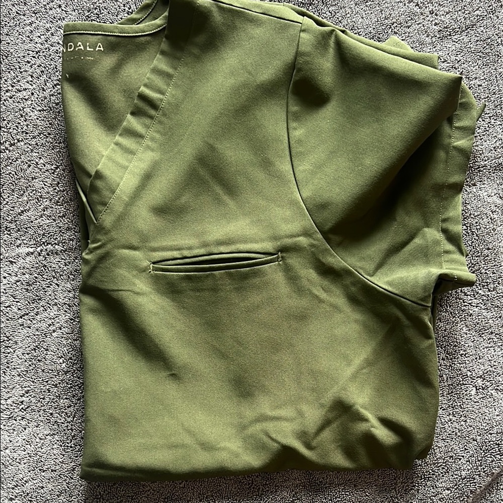 Mandala One Pockets Top Olive XL